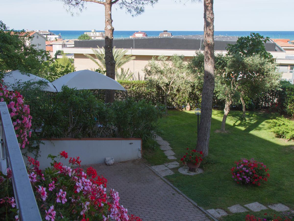 Hotel Il Sestante Civitanova Marche Exterior foto